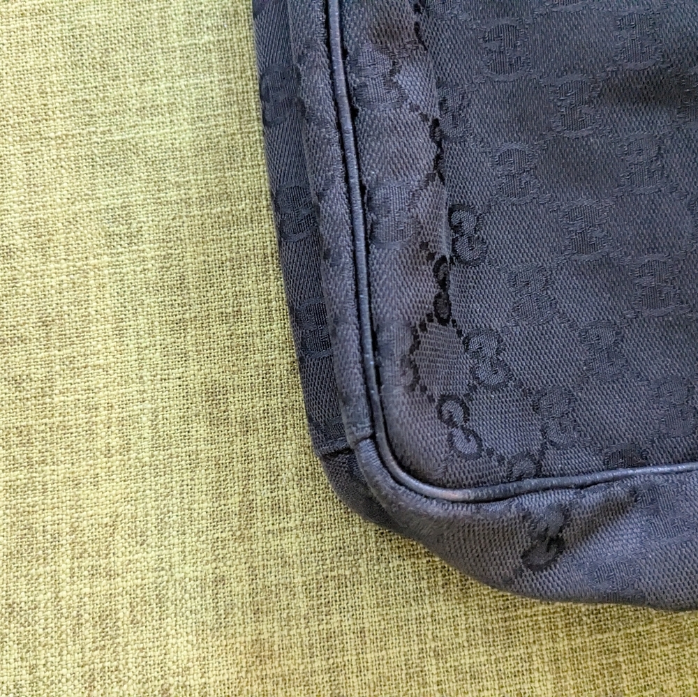 Authentic Gucci Black Messenger Bag with Adjustable Strap and Leather Trim - Picture 11 of 16